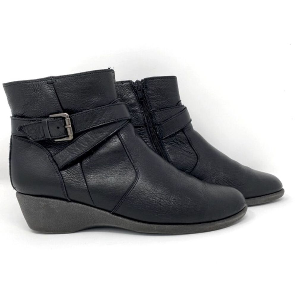 THE FLEXX Women 8 Comfort Ankle Booties Black Pebbled Leather Wedge Zip Casual